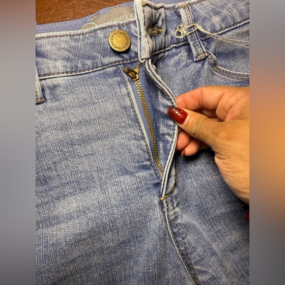 Wit & Wisdom LOGAN HIGH RISE VINTAGE SKINNY JEANS WITH DISTRESSED HEM - Picture 12 of 12